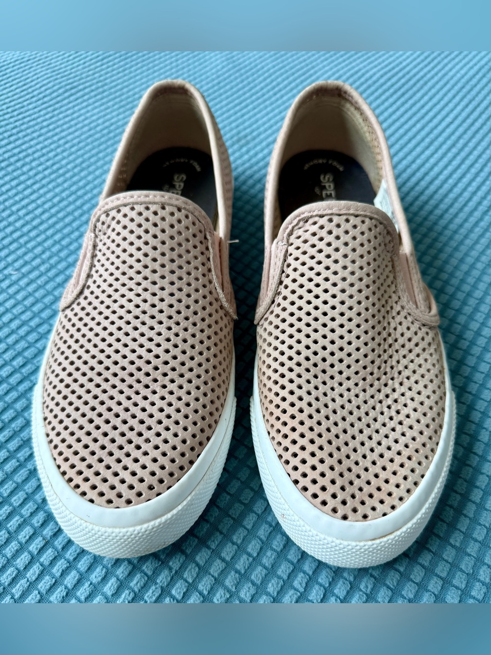 Slip on Sperrys size women’s 8.5.  Memory form - comfortable and fashionable.